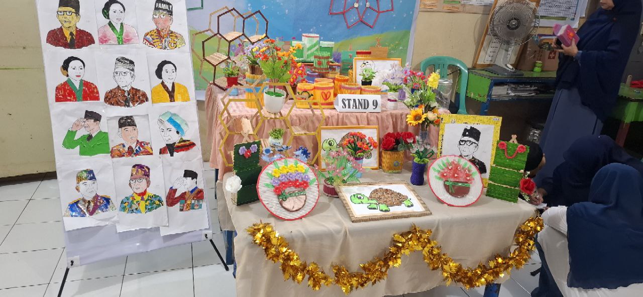 SMPIT Insan Cendikia Makassar mengadakan Pameran Karya